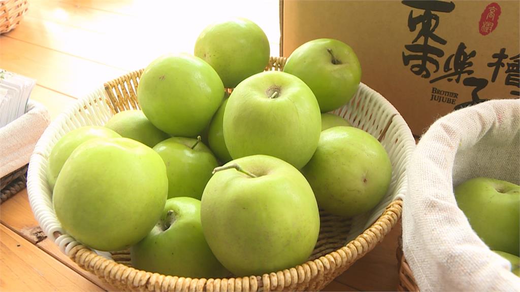鳳梨季來了!屏縣府舉辦推廣活動 調酒師現場特調飲品