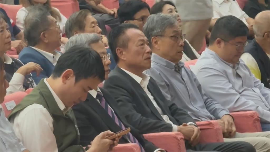 農民福利升級高科技未來　陳駿季聯手龔明鑫下鄉細說