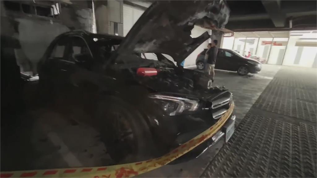 感情糾紛縱火燒丈夫車子! 價值300多萬賓士油電車面目全非