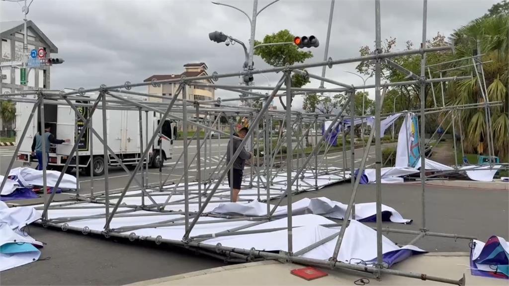 快新聞／旋風太強？「姐姐」謝金燕明晚台東開唱　活動看板今遭吹倒