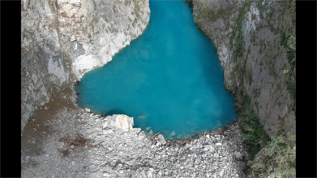 燕子口堰塞湖紅色警戒 落石多怪手挖降進度慢