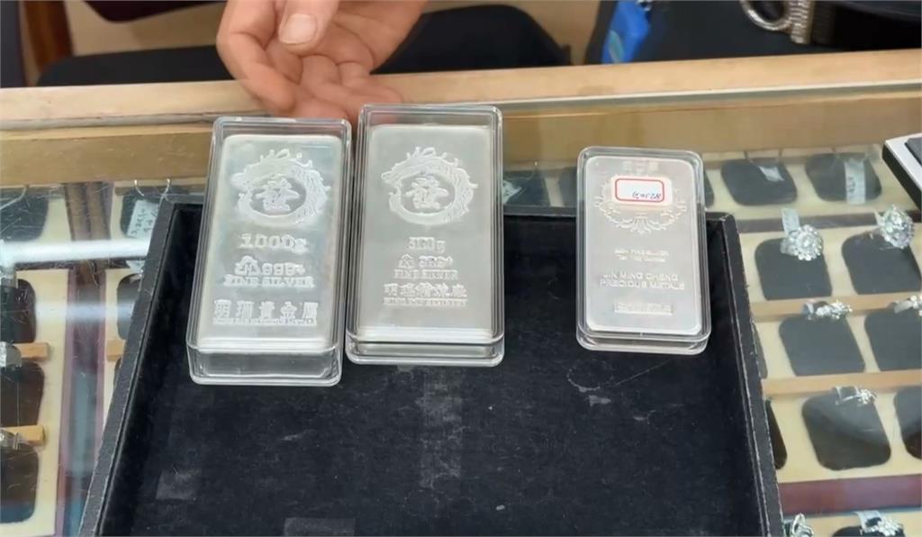 白銀過年後估續飆升! 大批民眾排隊"逢低買進"
