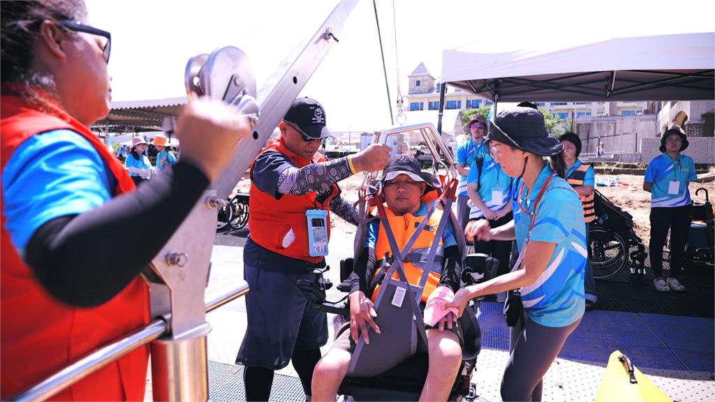 異言堂/跨越浪的界線 「無障礙海洋元年」讓身障障更自由靠近大海