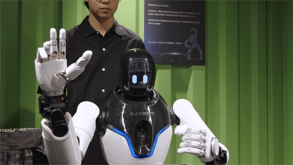 上緯布局AI機器人新里程碑 全台首座「上緯智聯機器人應用展示中心」內湖盛大開幕
