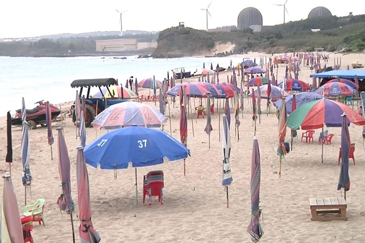 台灣人愛罵又愛去?端午連假「墾丁人擠人」畫面曝…她揭真實物價:盤在哪