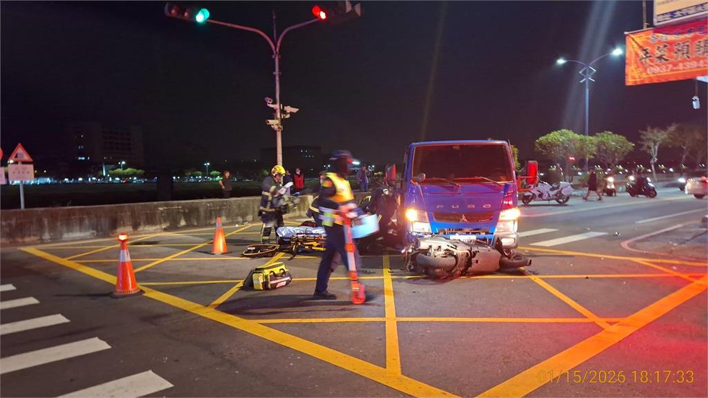 快新聞／台中驚悚車禍！小貨車疑未減速...騎士煞車不及猛撞身亡