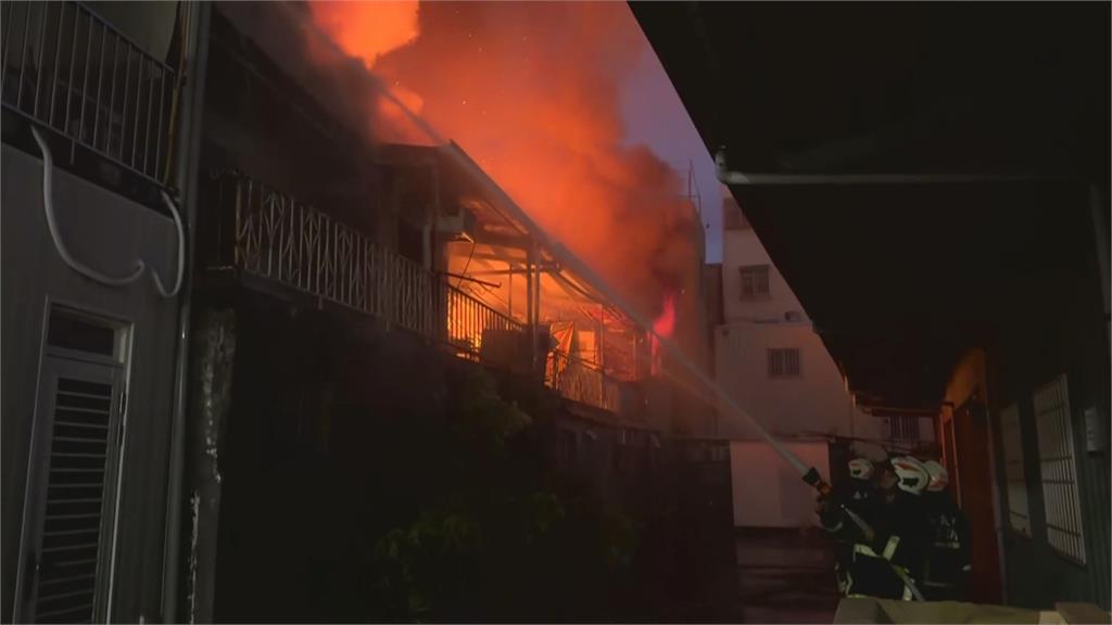 嘉義民宅大火延燒13戶　受災居民淚訴：什麼都沒了