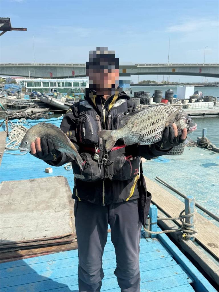 快新聞/嘉義布袋出現海上Uber!漁民載客蚵棚海釣 促進當地經濟