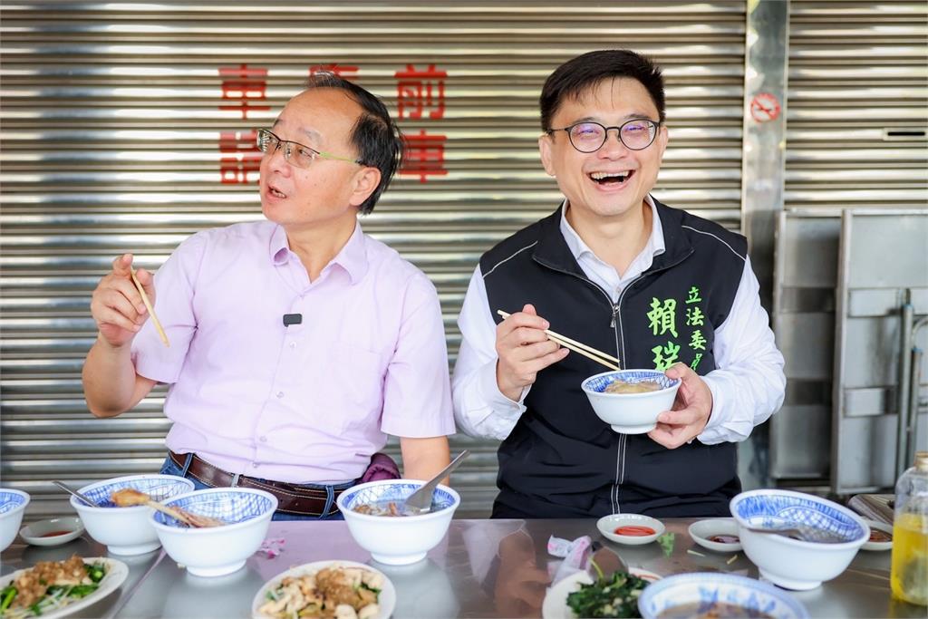 快新聞/民進黨高雄初選明正式領表登記 賴瑞隆