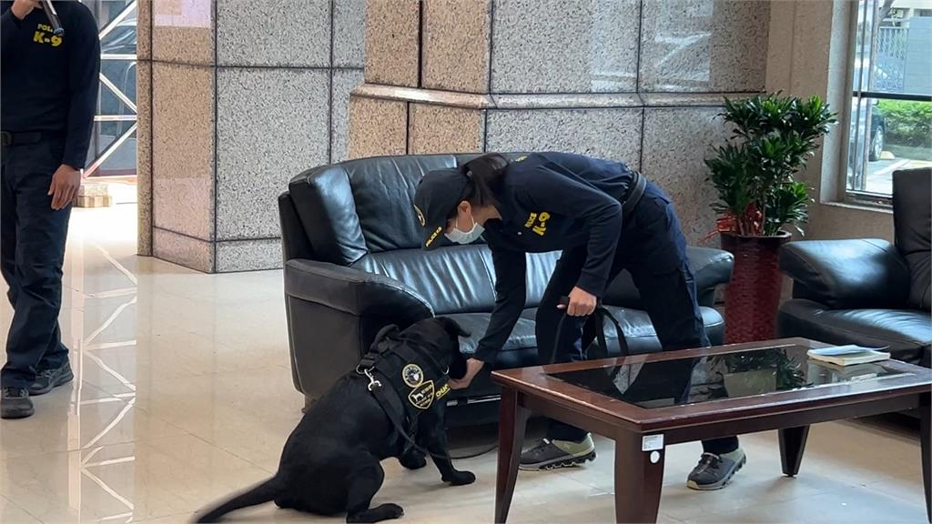 全台第一隻電子產品偵測犬!Wafer連小小晶片都輕鬆找到