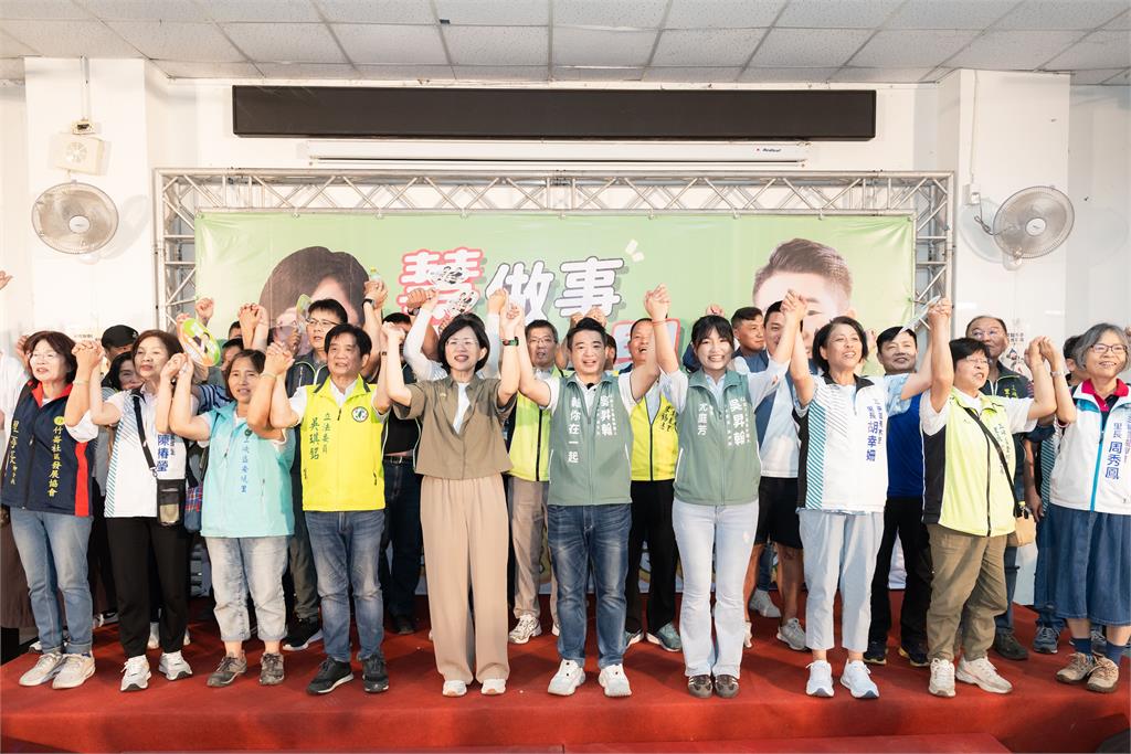 快新聞／起風了！蘇巧慧合體吳昇翰拋政見牛肉　現場嗨喊新北「慧」贏