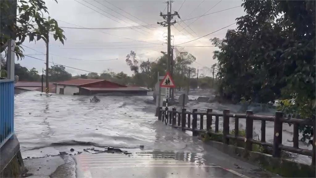 馬太鞍溪再度溢流湧入明利村 村民哀嘆:家園、牆壁都沒了