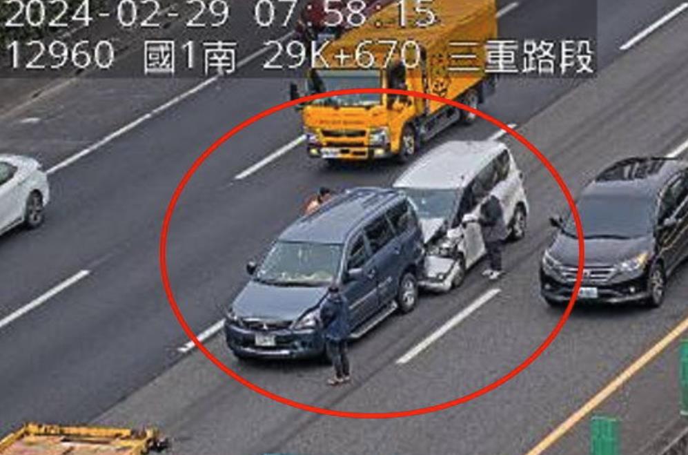 快新聞／上班注意！國1「3車追撞」內線車道被佔用　路段回堵時速僅剩17公里