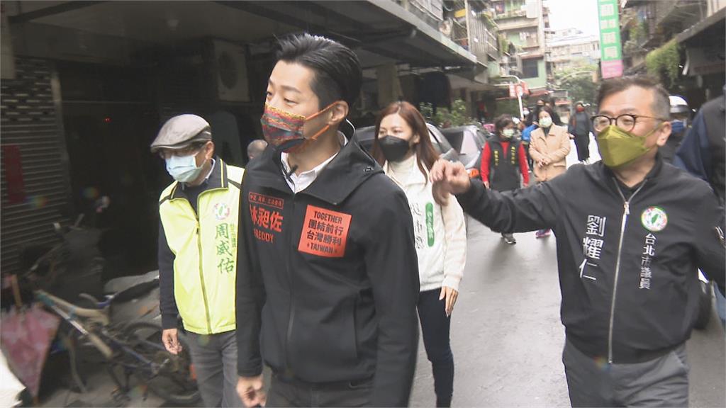 林昶佐重量級分身! 妻閃靈團長Doris掃街催票