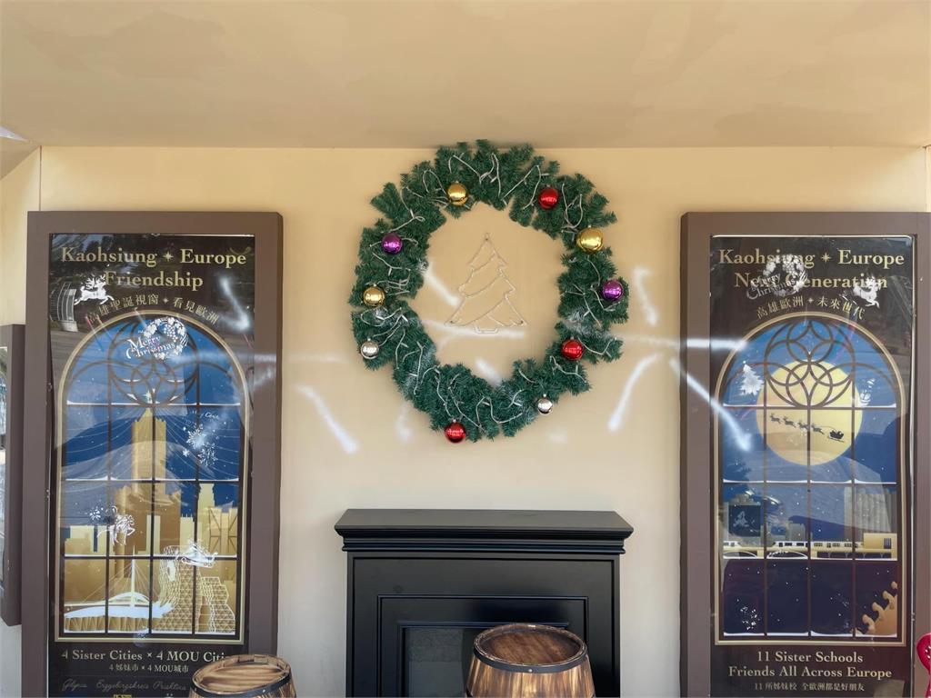 高雄中央公園耶誕小屋被破壞 嫌惡劣噴漆"六六六"