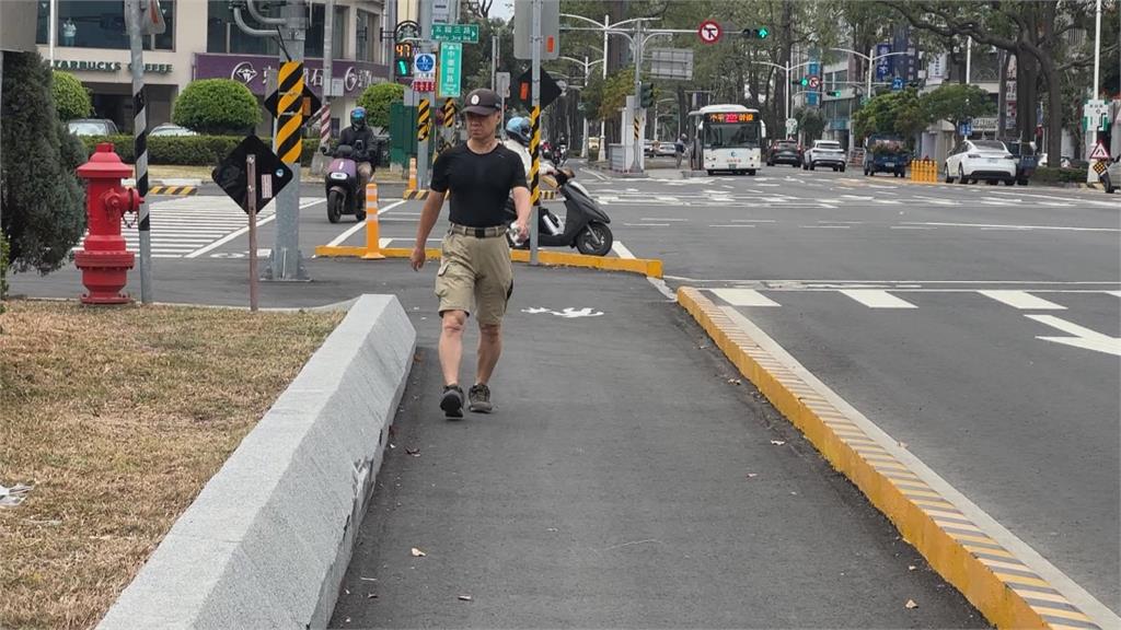 高雄中華五路圓環人行道出事!日籍女遊客被撞 行人地獄惡名丟臉到國外!