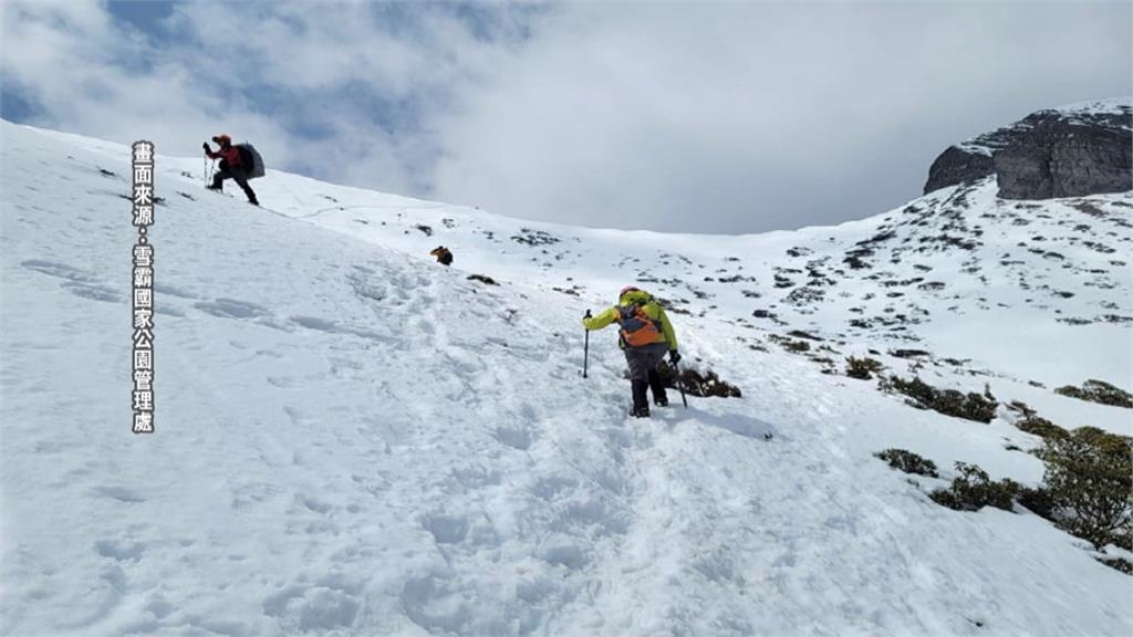 冷氣團來襲！雪山降今年第一場瑞雪　籲賞雪民眾必備妥「雪地三寶」