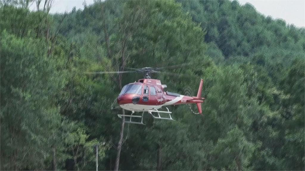 悚！尼泊爾山洪最新畫面曝光　母牽兩兒狂奔上山、下秒土流傾瀉