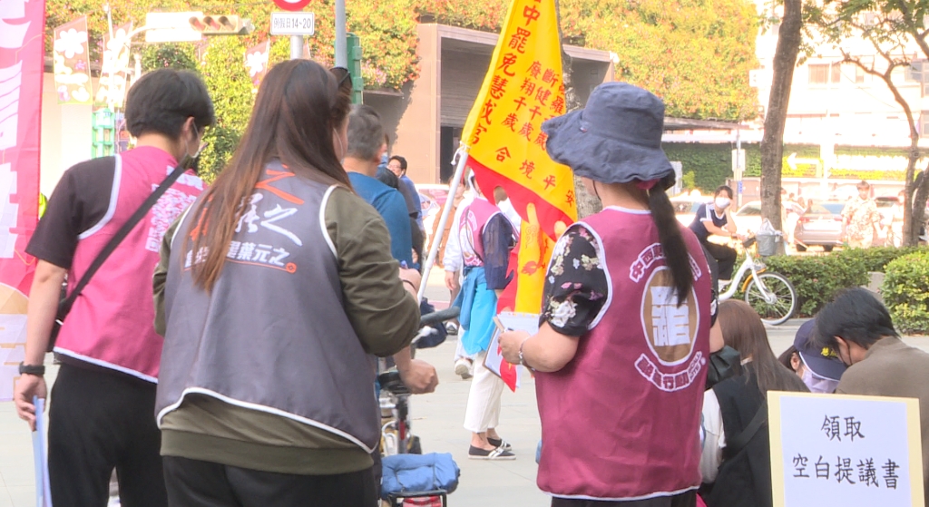 台中罷團集結聯合出攤 鎖定假日人潮拚二階連署