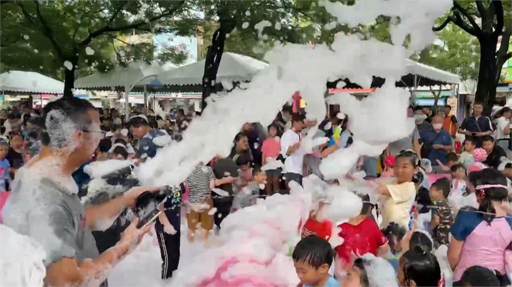 超消暑!夏日泡泡趴嗨翻天 500支水槍童心大爆發