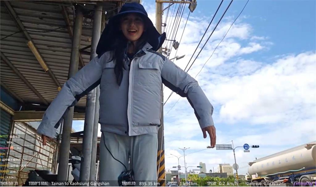 南台灣飆36度!高雄粉絲贈企鵝妹「神功能厚外套」驚人價格嚇壞網