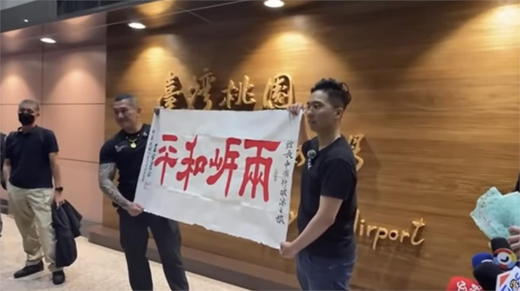 館長不演了「點名一票名嘴」開嗆:你們這些廢物!中國直播內幕全說了