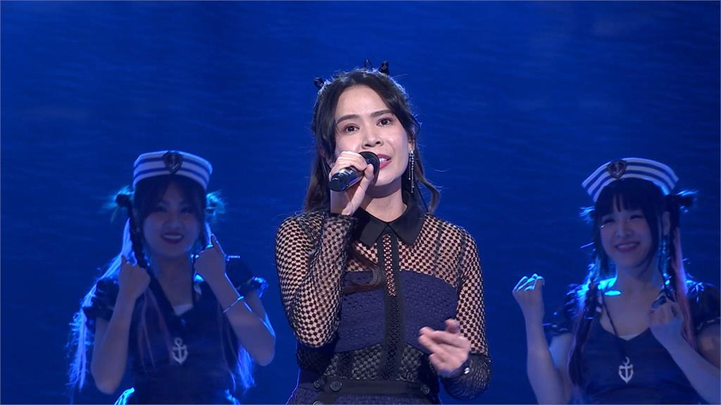 王彩樺戴墨鏡當按摩師 嫌蔡佳麟腳臭全場笑翻 王彩樺戴墨鏡當按摩師 #-#嫌蔡佳麟「這裡臭」全場爆笑