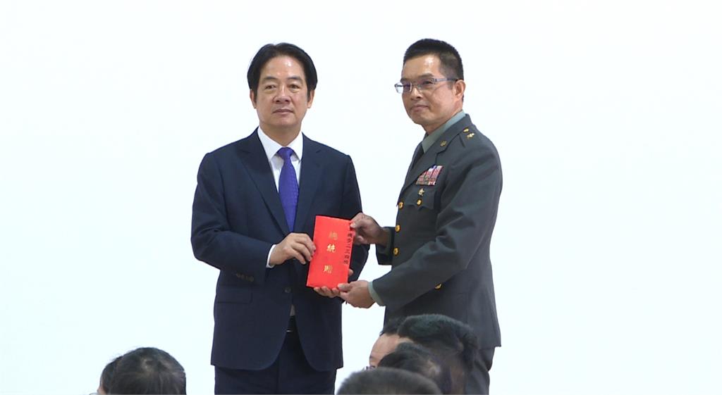 主持清泉崗營區啟用典禮 賴總統參觀營舍頒發加菜金