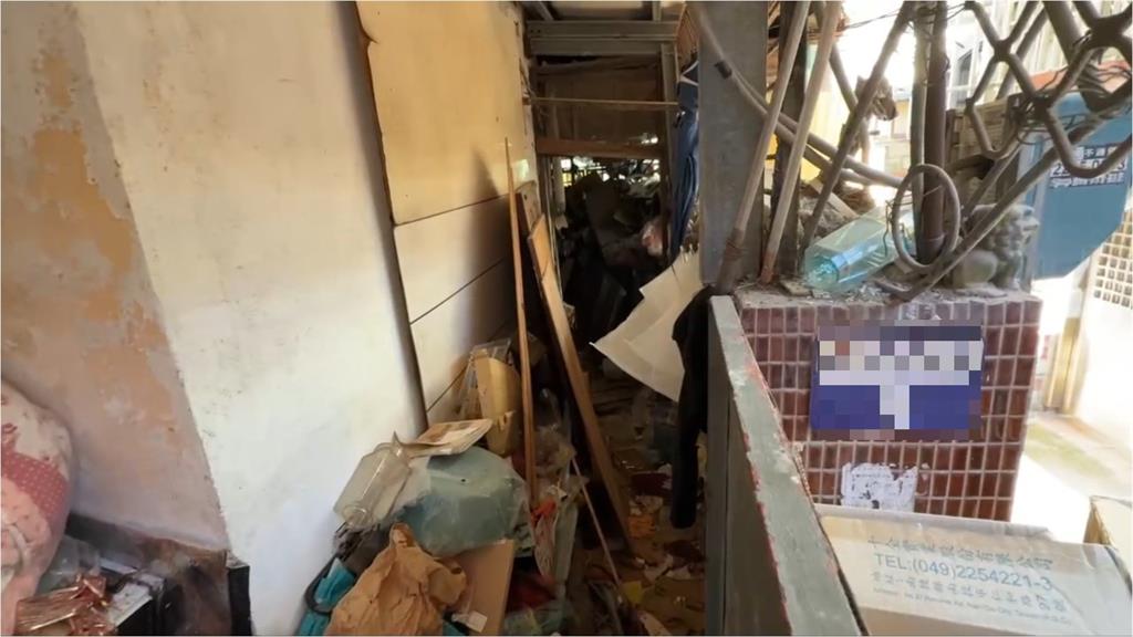 台中82歲老婦「孤獨死」忠心小白狗也餓斃！「10月底才收生日卡片」今慘變白骨