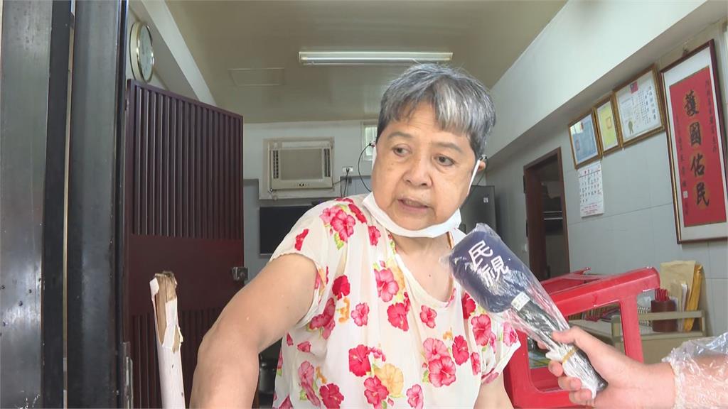內湖金龍路馬路變黃河、車泡水！阿嬤驚呼大水「像海浪一直湧」灌進家門