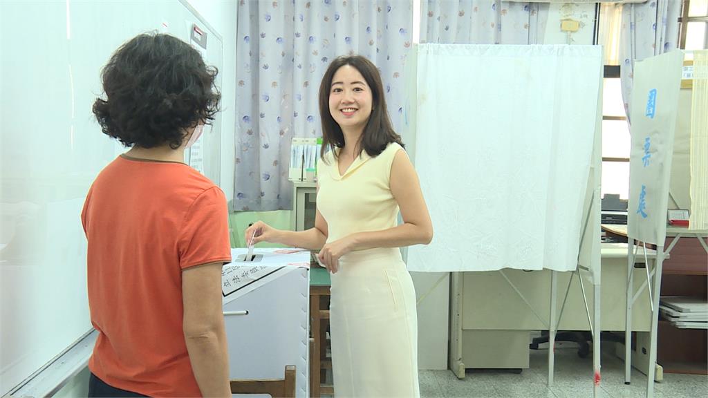 侯友宜陪投票！　葉元之略顯疲態：昨天忙到很晚沒想那麼多