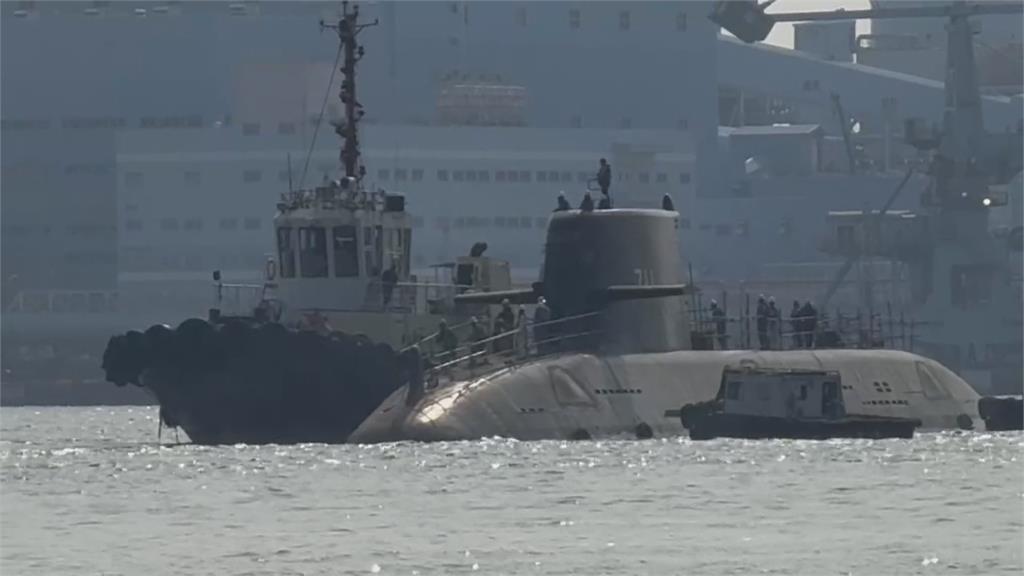 "海鯤號"現身高雄港 專家:估移泊準備潛航測試