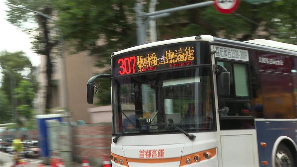 快新聞／不熟市政？李四川竟稱307公車上國道　青年看傻：黃國昌這也能捧