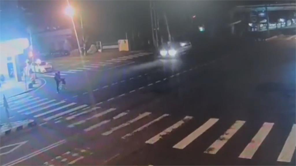 警飛車追逐3公里 通緝犯「衝進稻田」落網