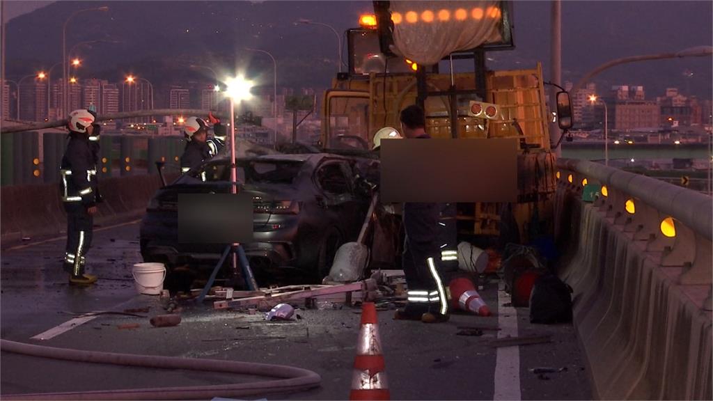 台64死亡車禍 轎車高速衝撞工程車起火 駕駛救出無生跡