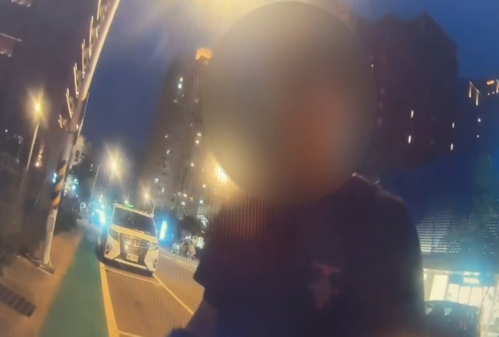 「搶車位」爆全武行！ 兩男當街大打出手互告傷害