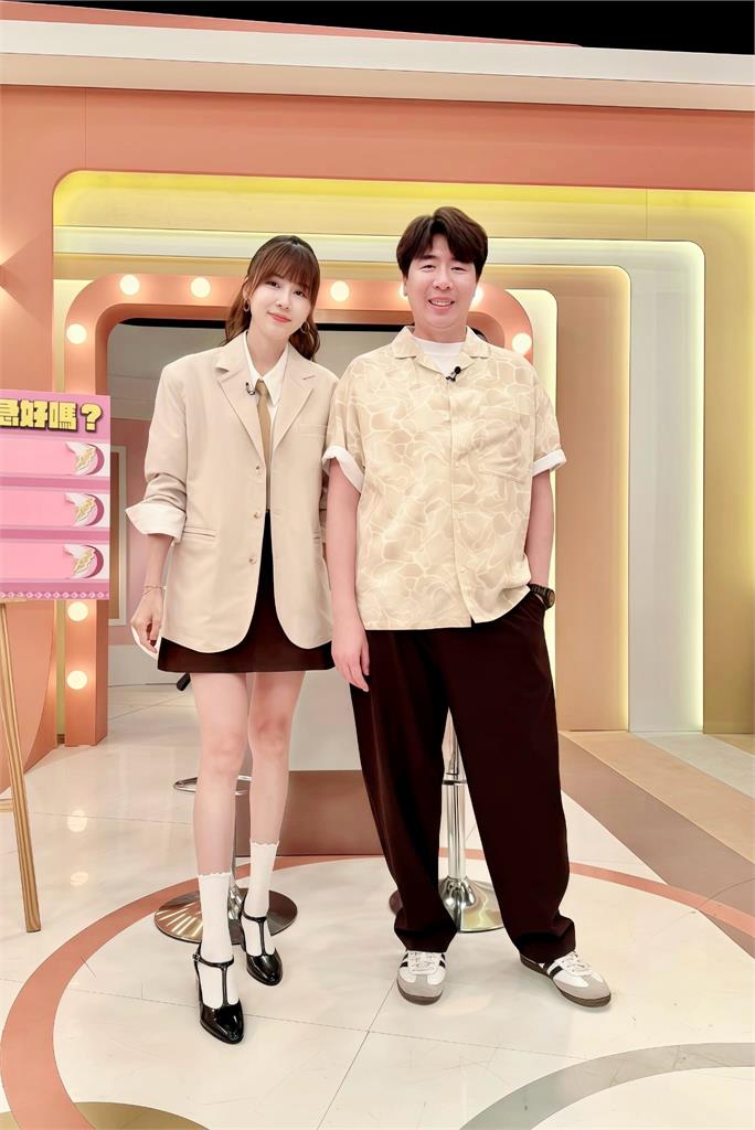 哈孝遠遲到衝安親班認錯小孩！短今上廁所後裙子卡內褲渾然不知