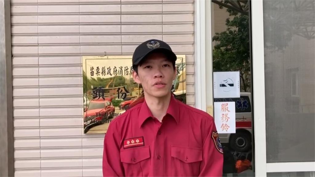 懷疑被劈腿?男持雙刀挾持同居女友 警連開2槍擊斃