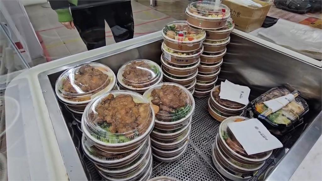 他好奇問「火車便當什麼感覺」!台鐵曬「整排肉片」畫面超香…網歪樓:拜託多做點