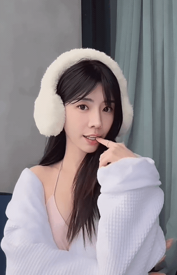 中職最正MC「15秒晃片」曝光!浴袍滑落「麻糬險掉出」萬人搶看:冬天福利