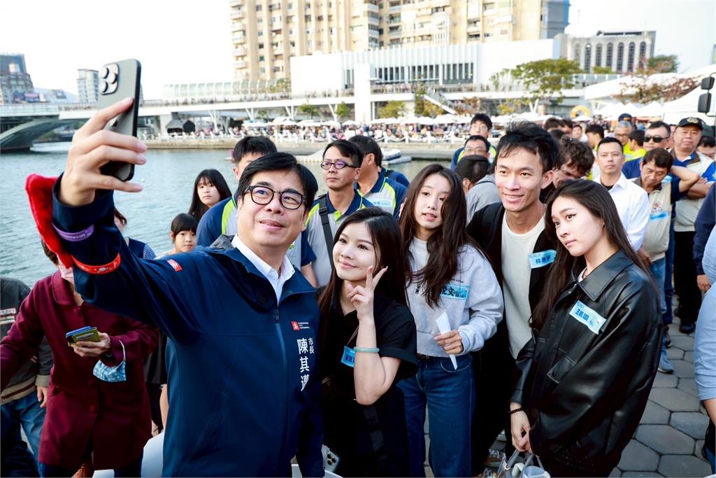 快新聞／陳其邁全力打造！超人力霸王降臨愛河灣　高雄冬日遊樂園盛大登場