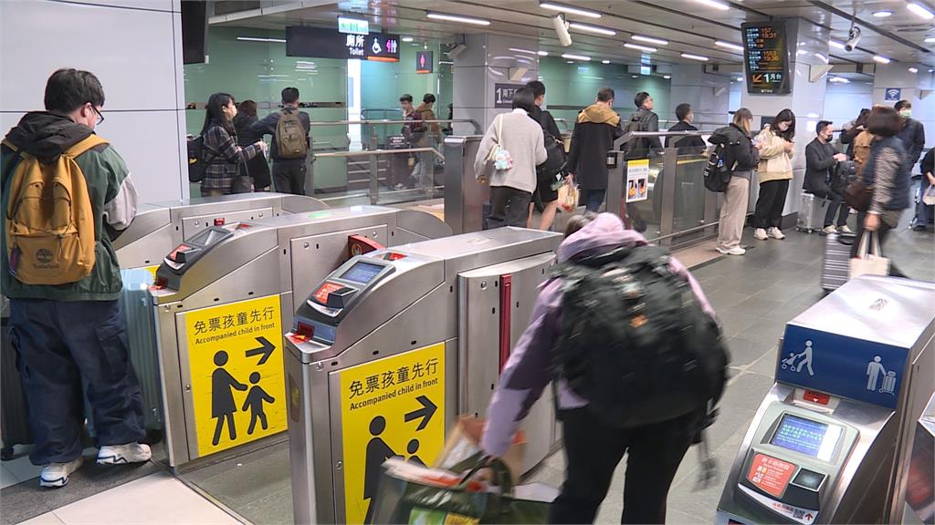 南韓旅客來台「台灣人太親切」嚇到!幫提行李、帶路…韓網點頭:和中國不同