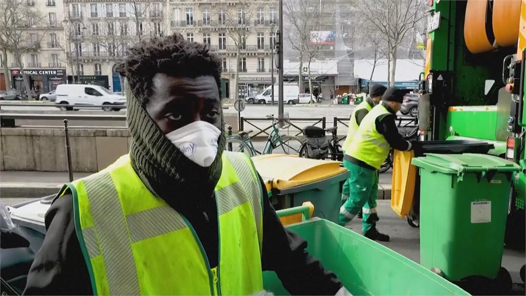 巴黎街頭1萬噸垃圾　數百清潔員逾200台垃圾車清運
