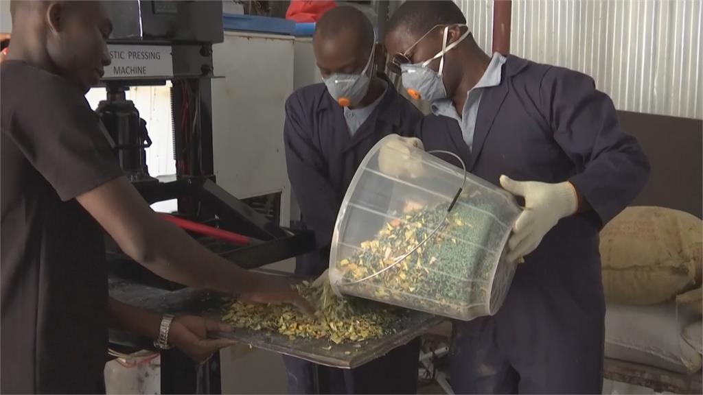 環保、經濟雙贏！　肯亞回收塑膠垃圾製做簡便冰箱