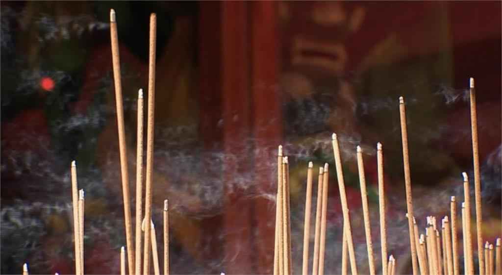 拜拜到一半線香突然熄滅是凶兆?命理老師解答:只需做「這動作」就行