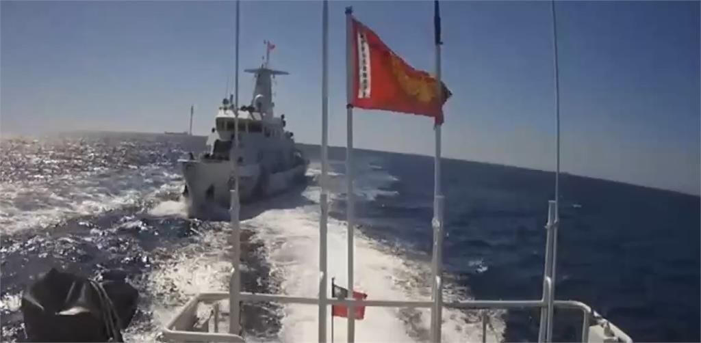 台灣海巡護漁讓國旗在「中國海警前飄揚」 海峽中線「超近對峙畫面」曝