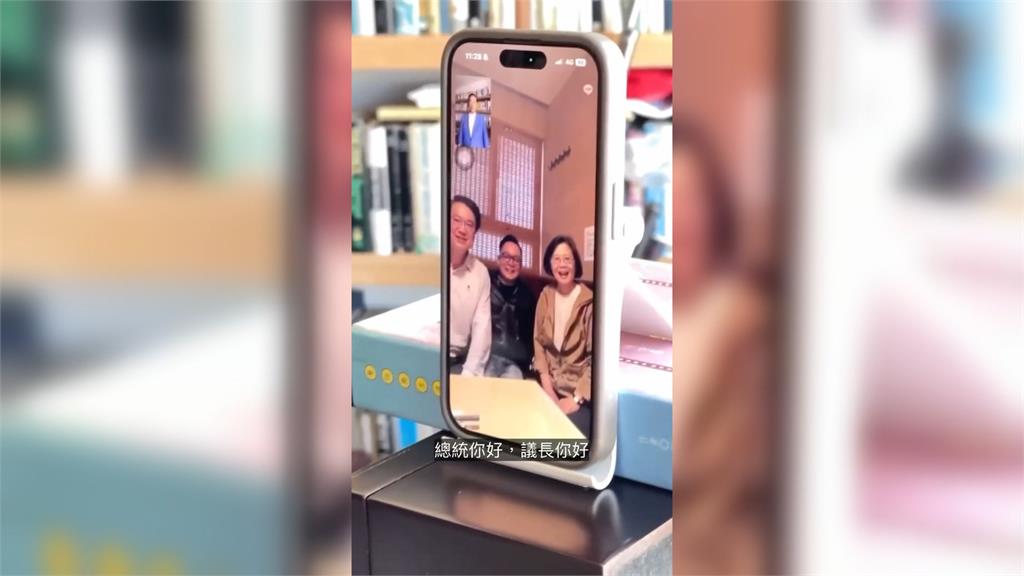 蔡英文帶宜蘭縣長參選人林國漳登山　熱情粉絲搶合照