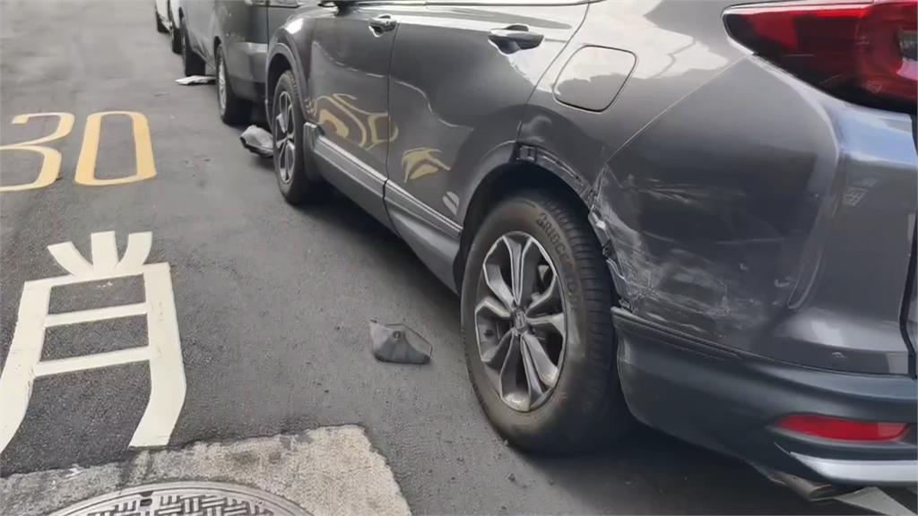 醉男撞爛整排車　拒測耍賴　遭強制抽血檢驗酒測值高達1.09