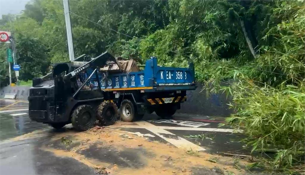 山陀兒龜速!北台灣風雨漸增 新北瑞芳暴雨土石坍方災情多