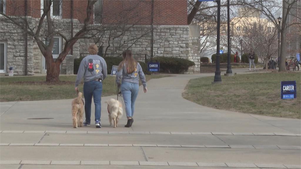 訓練服務犬還要兼顧課業 美國肯塔基大學學生:努力都值得
